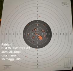 Pistola Smith & Wesson Performance Center 952-3 9x21 I.M.I.
25 m.