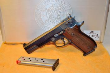 Pistola Smith & Wesson Performance Center 952-3 9x21 I.M.I.
Armeria Regina Conegliano TV